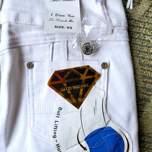 Mitzi Butt Lifting White Stretch Denim‎ shorts Size Large - Picture 5 of 6